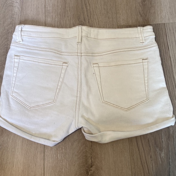 Women’s white jean shorts - Picture 2 of 4